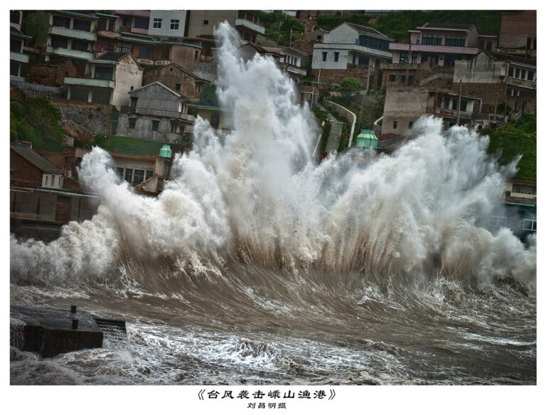 Liu Changming - Typhoon-hitting-9